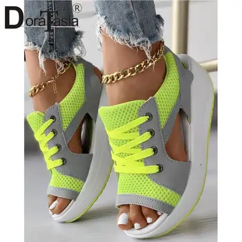 Büyük Boy 43 Marka Yeni Bayanlar Peep Toe platform sandaletler Moda Dantel-up Takozlar Topuklu Yaz kadın Sandalet Rahat Kadın Ayakkabı